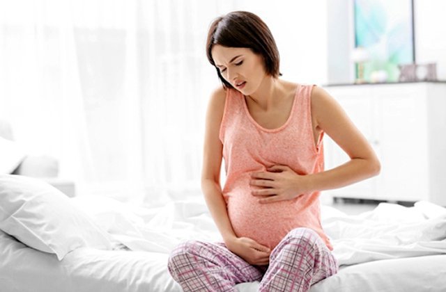 khám đau bụng khi mang thai