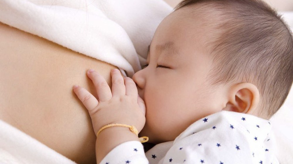"Cho con bú có uống được thuốc nội tiết hay không?" là thắc mắc của nhiều bà mẹ