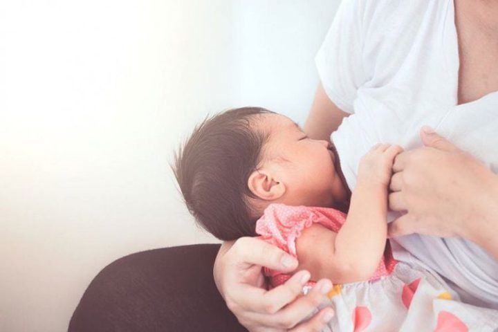 Cho con bú làm giảm nguy cơ hội chứng đột tử ở trẻ sơ sinh (SIDS)