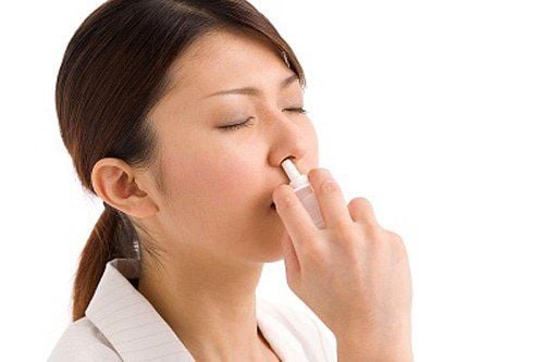 Có nhiều nguyên nhân dẫn đến tình trạng tịt mũi sau sinh
