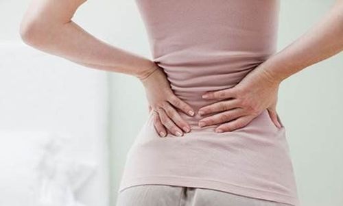 Sinh mổ bị đau lưng là hiện tượng mà bất kỳ bà mẹ nào cũng đều phải trải qua