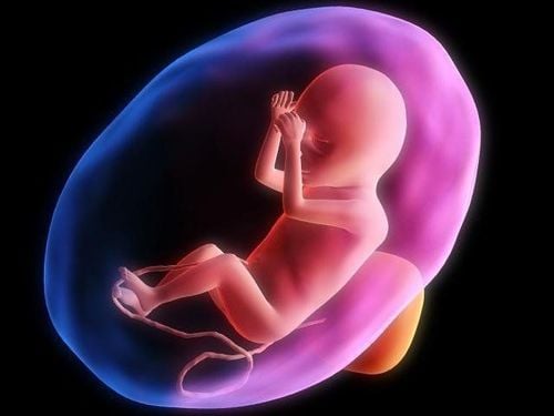 Khi lượng nước ối bao quanh thai nhi vượt quá mức bình thường thì được gọi là hiện tượng dư nước ối lúc mang thai