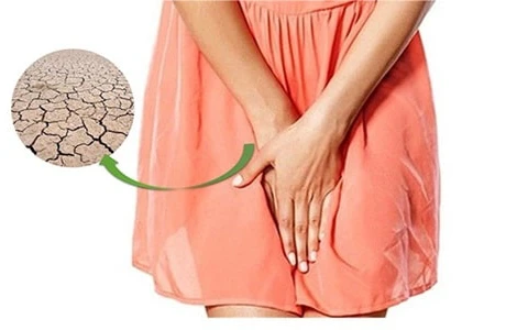 Khi bị khô âm đạo phụ nữ sẽ luôn cảm thấy khó chịu ở vùng âm đạo và vùng chậu.