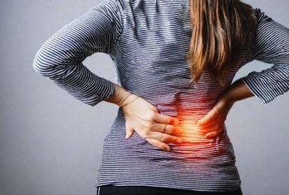 Đau lưng do u xơ tử cung tùy vào vị trí có thể đi kèm nhiều triệu chứng khác nhau.