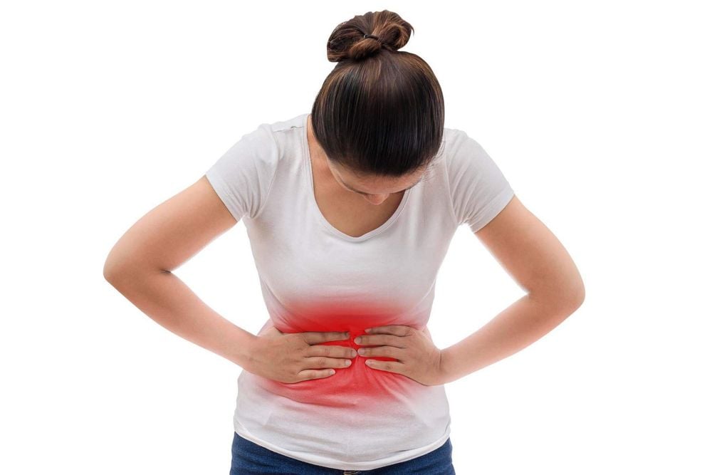 Ngoài vấn đề u xơ tử cung có mang thai được không thì bệnh còn gây ra biến chứng nguy hiểm như đau bụng.
