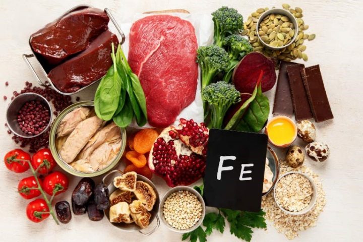 Các loại thịt đỏ, rau củ và trái cây màu đỏ… thường chứa nhiều sắt