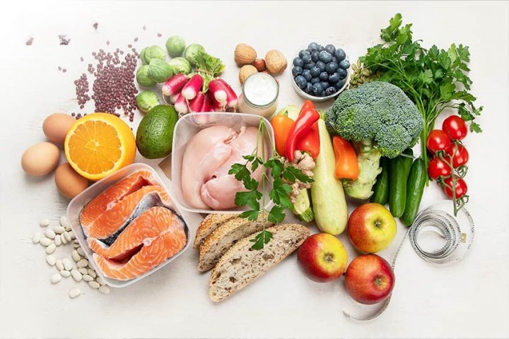 Chế độ ăn cân bằng giúp kiểm soát đề kháng insulin, giảm viêm và hỗ trợ quá trình phóng noãn đều đặn